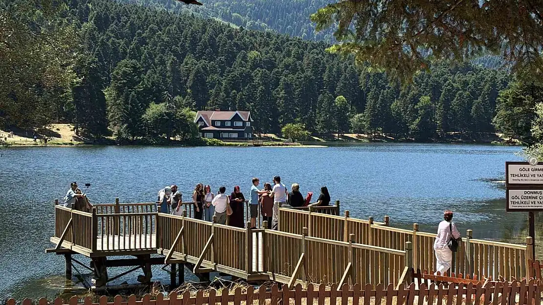 Sıcak havadan bunalan vatandaşlar soluğu Gölcük Tabiat Parkı'nda aldı