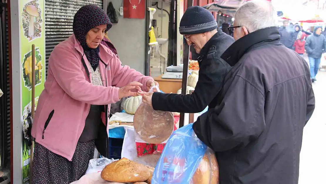 Soğuk havaya ve yaşına rağmen