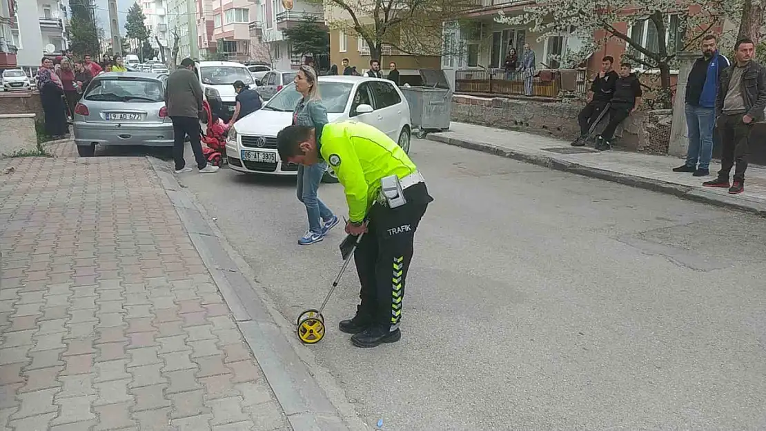 Sokak'ta oynayan çocuğa otomobil çarptı