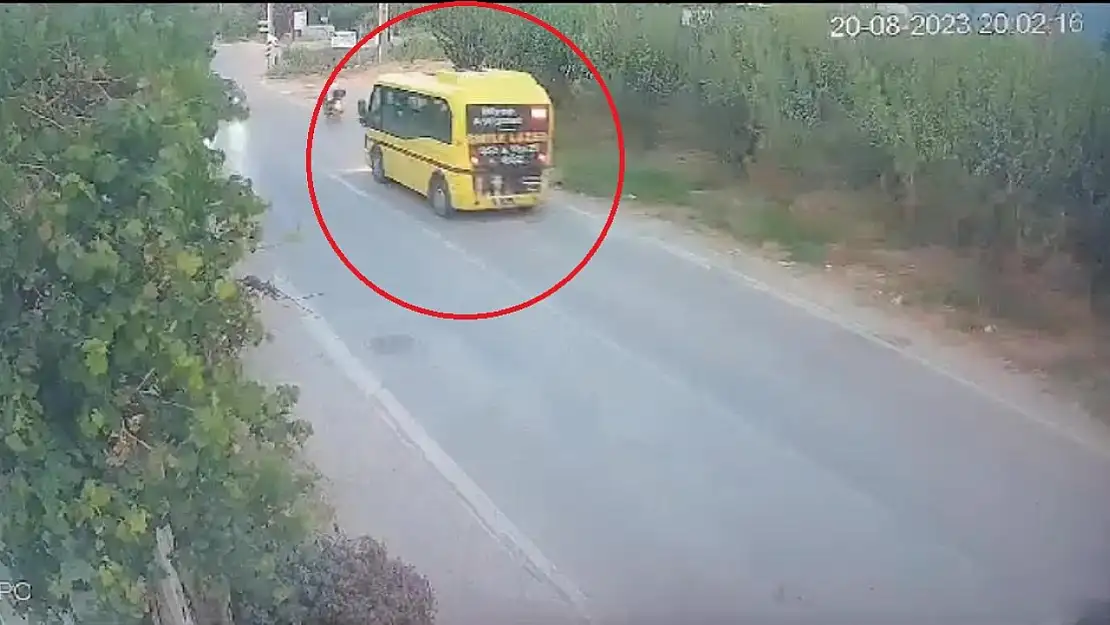 Son sürat gelip çarptı...2 kişinin öldüğü kaza kamerada