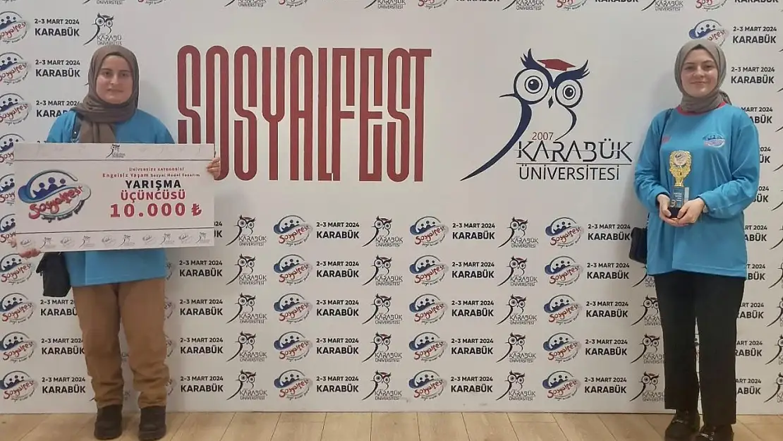 Sosyalfest Sosyal Model Tasarım Yarışmasından gururlandıran ödül