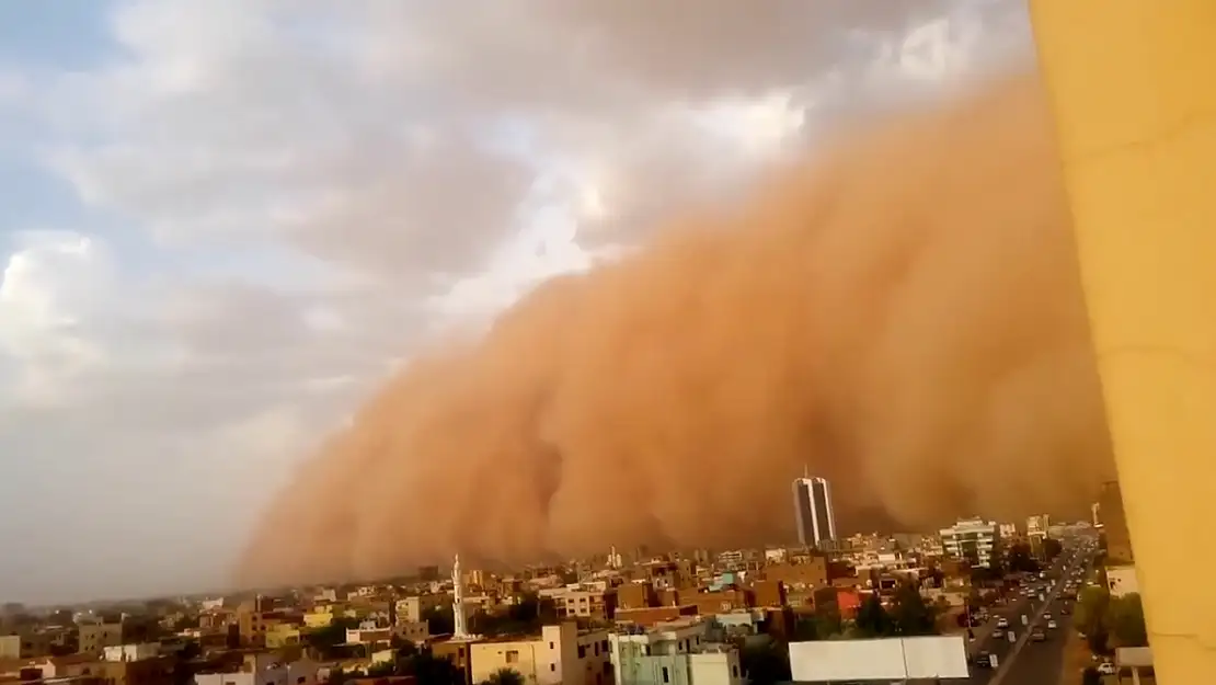 Sudan'ı kum fırtınası vurdu