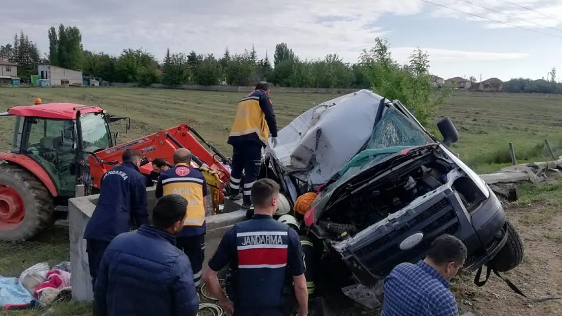 Tarım işçilerini taşıyan minibüs devrildi: 1 ölü, 8 yaralı