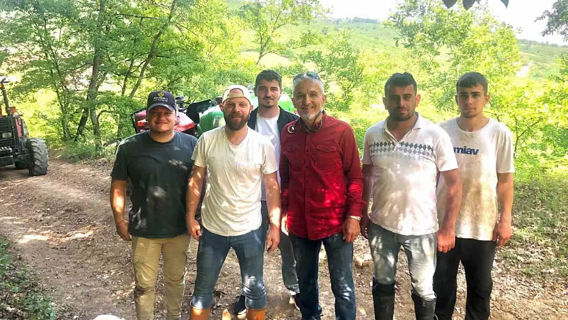 Tarlada çalışırken buldukları yavru karacalar için seferber oldular