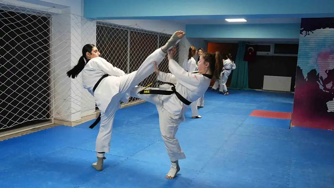 Tesadüfen tanıştığı taekwondoda Avrupa şampiyonu oldu, şimdi hedefi olimpiyatlar