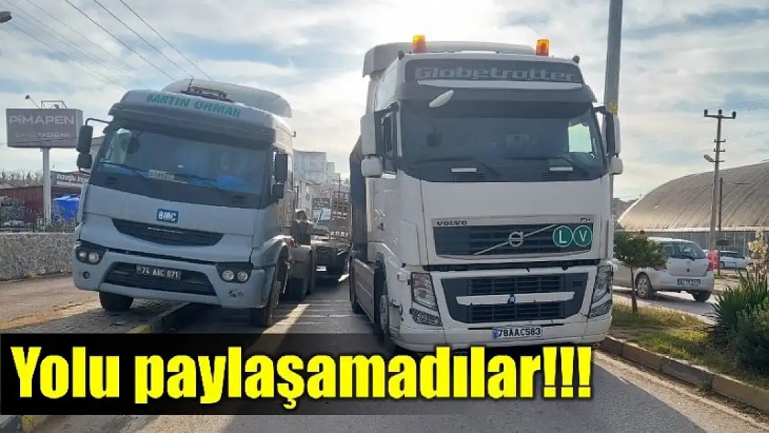 Tır sürücüleri yolu paylaşamadı