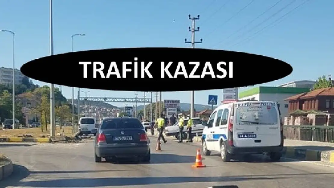 TRAFİK KAZASI ÖNCE ORTA REFÜJE, ARDINDAN KALDIRIMA ÇIKTI