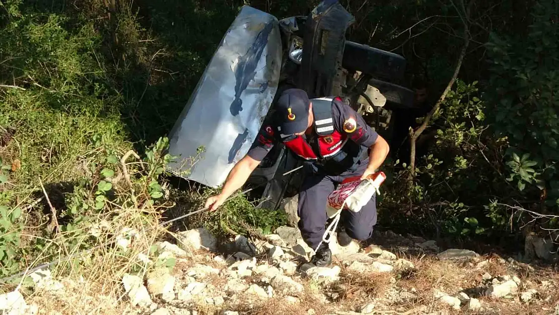 Trafik kazasında jandarmanın Kur'an-ı Kerim hassasiyeti