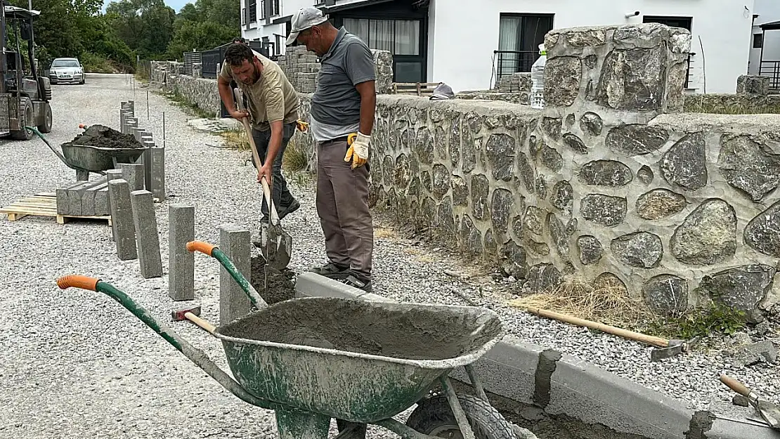 Tuna Mahallesi'nde kaldırım çalışması