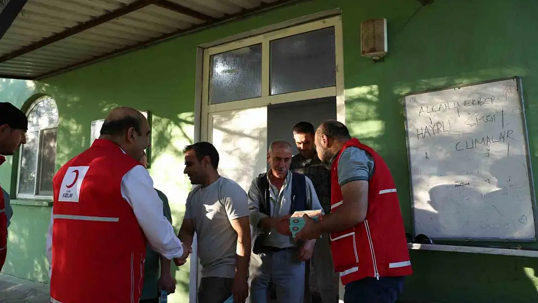 Türk Kızılay yurt içinde ve 22 ülkede kurban kesimlerine başladı