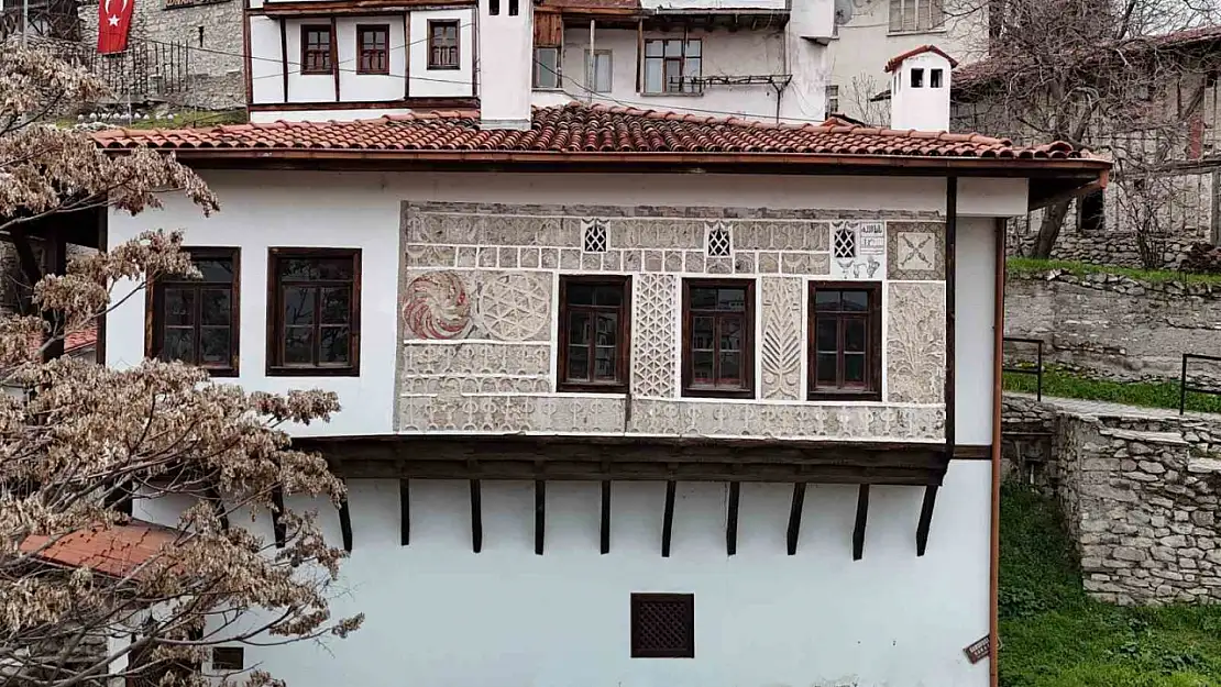 239 yıllık Mektepçiler Evi dikkat çekiyor