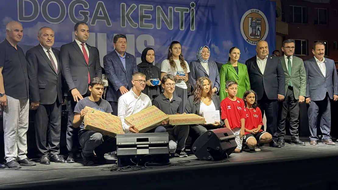 Ulus'ta festival gecesi gurur gecesine dönüştü