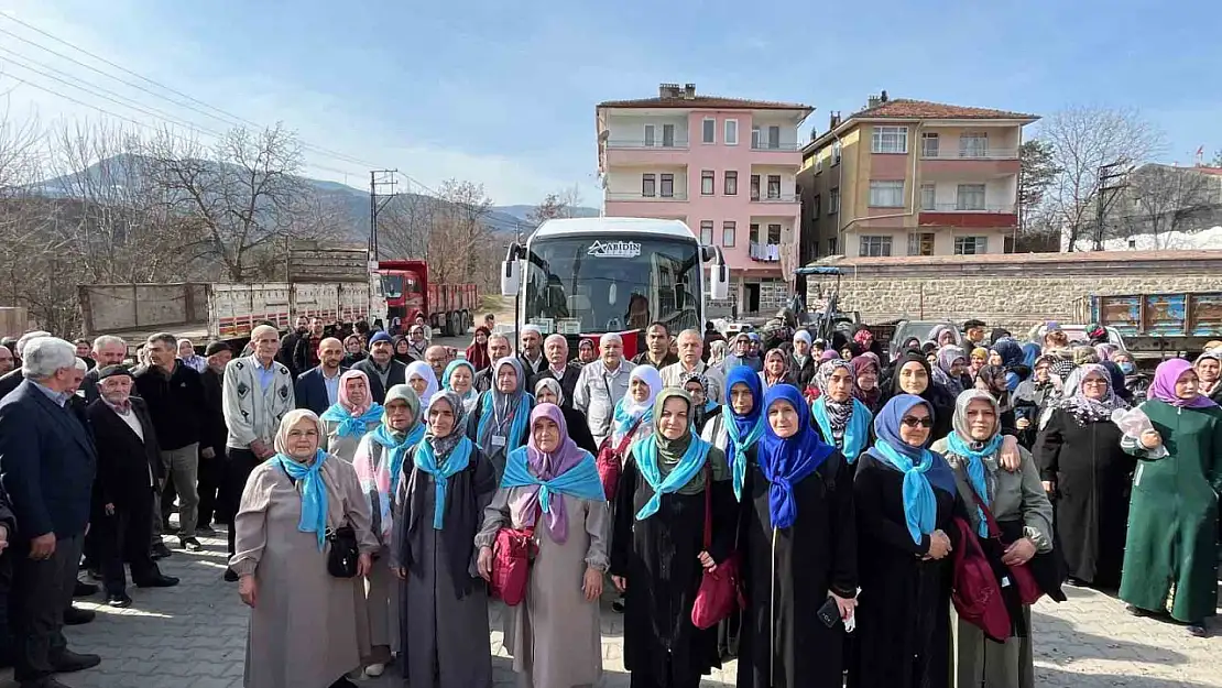 Umre için kutsal topraklara giden kafile dualarla uğurlandı