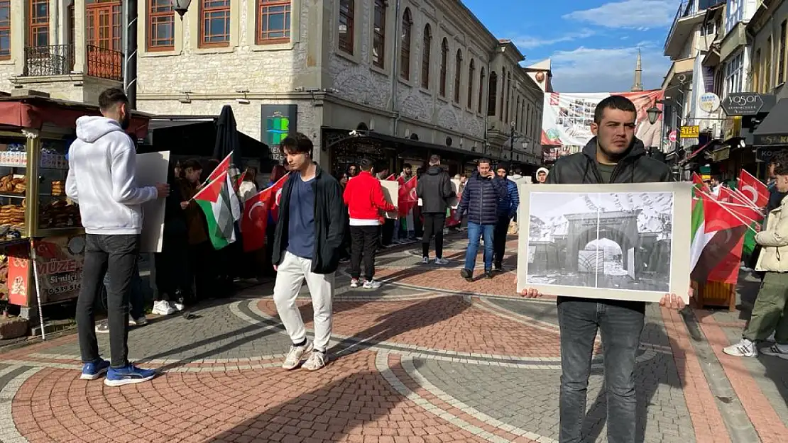 Üniversite öğrencilerinden sessiz eylem