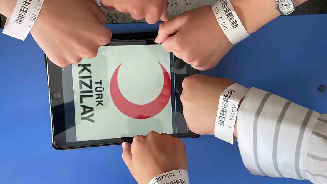 Üniversite öğrencilerinden Kızılay'a destek