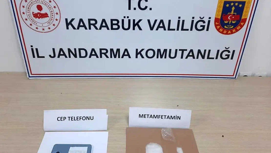 Uyuşturucuyu makatına saklayarak kurtulmaya çalıştı