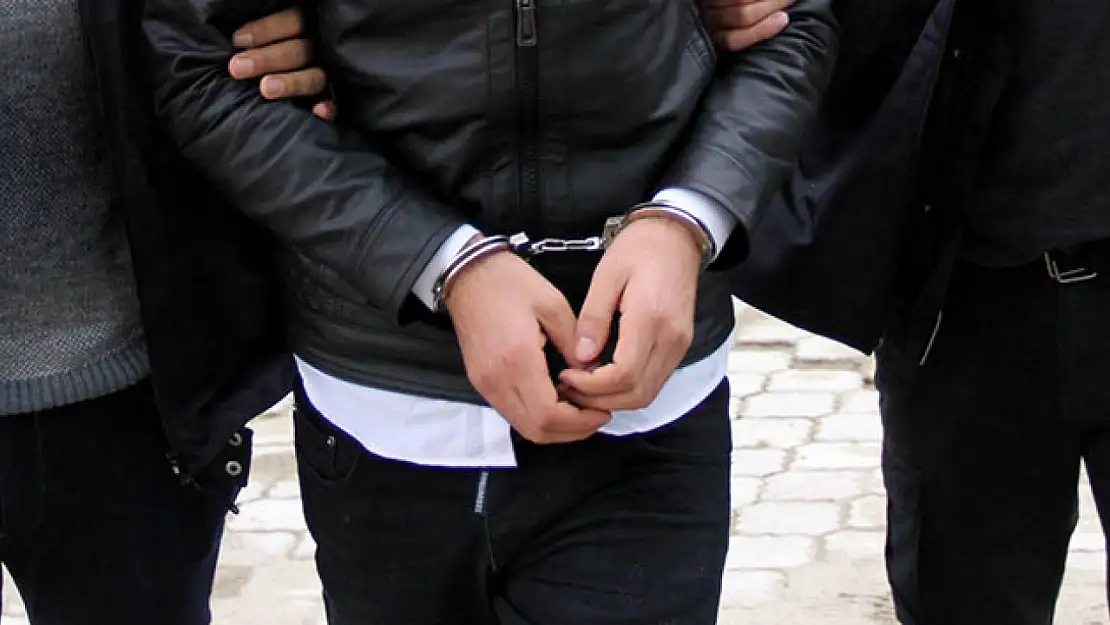 Üzerinden uyuşturucu ve tabanca ele geçirilen şüpheli tutuklandı