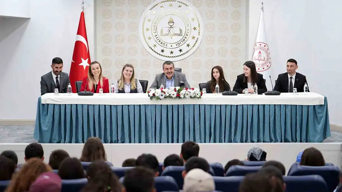 Uzundereli öğrencilerden Ankara çıkarması: Bakan Yusuf Tekin'e ziyaret