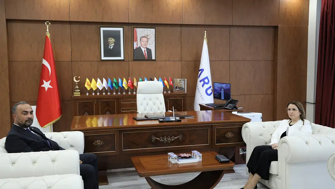 Vali Arslan'dan Rektör Akkaya'ya taziye ziyareti