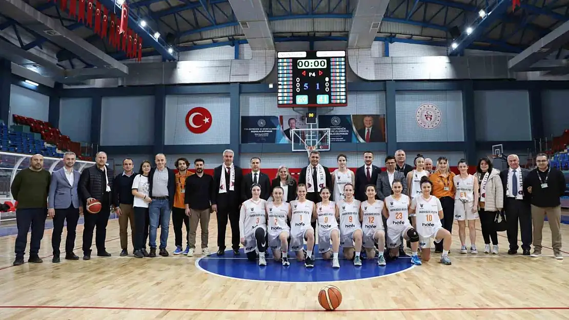 Vali Aslan basketbolcu kızları ağırladı