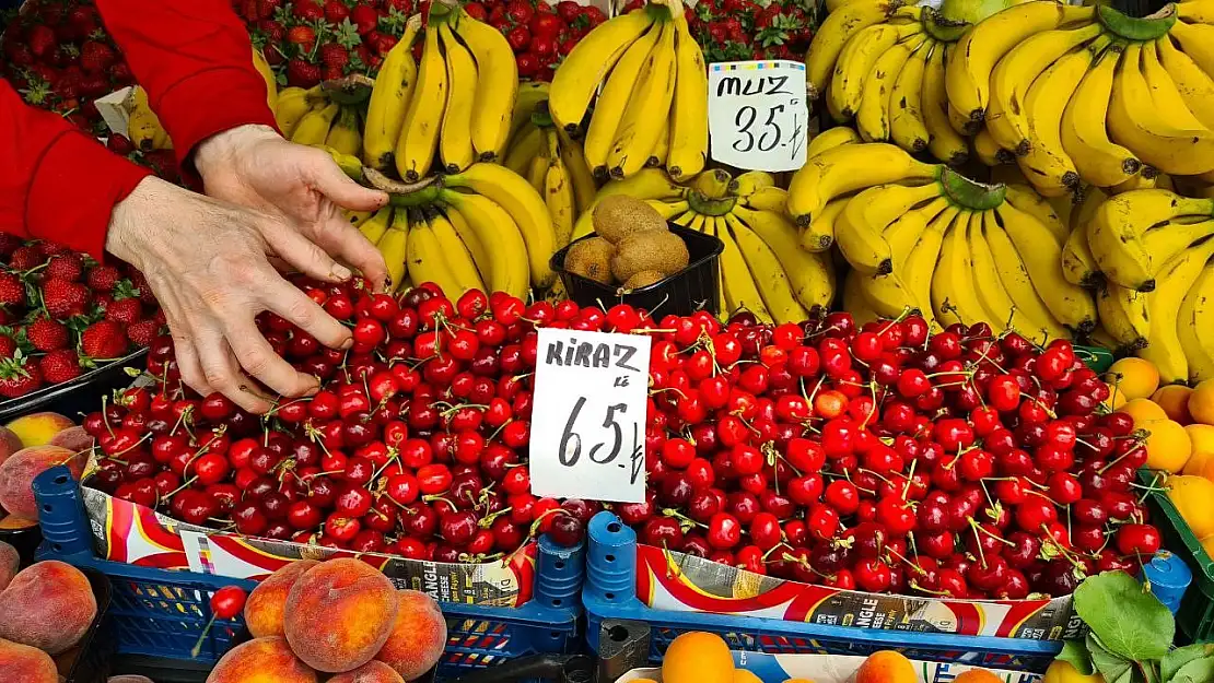 Kiraz 65 TL'den tezgahlardaki yerini aldı