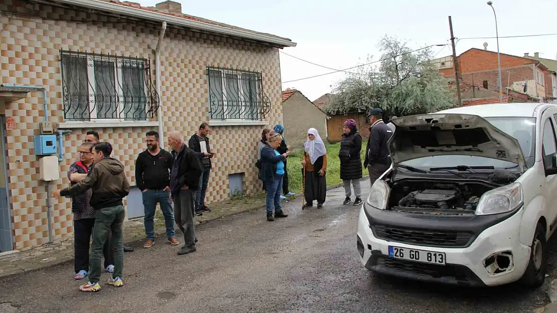 Yıldırım düşen mahalledeki 100 evde beyaz eşyalar kullanılamaz hale geldi