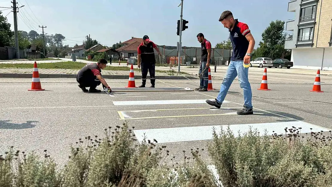 Yol çizgi çalışmaları devam ediyor