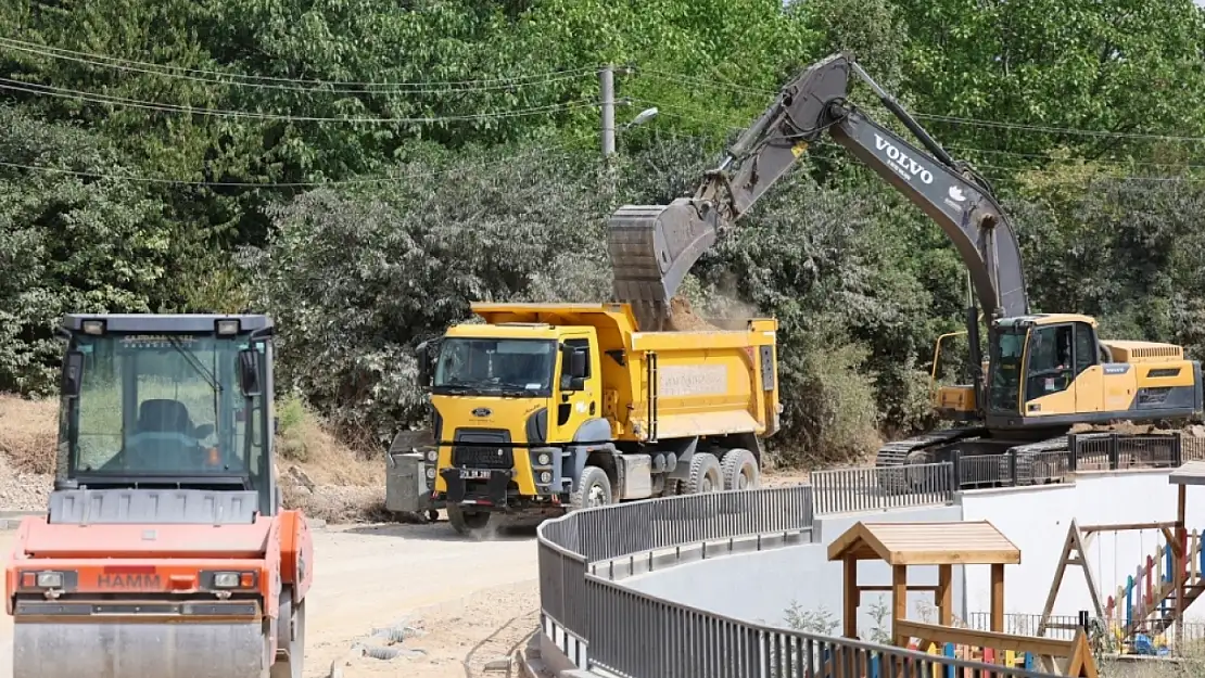 Yol ve kaldırım çalışmaları hız kazandı