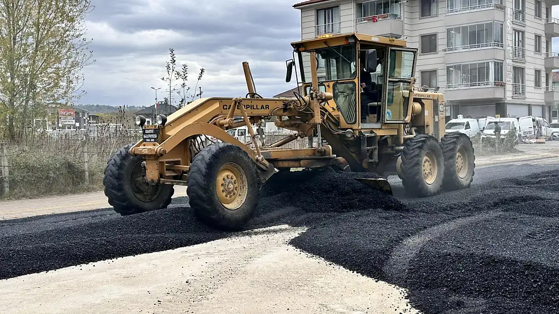 Yol yenileme çalışmaları devam ediyor