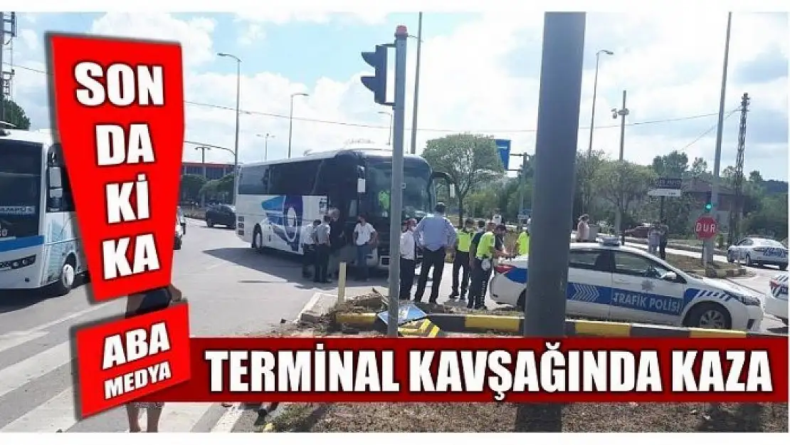 YOLCU OTOBÜSÜYLE ÇARPIŞTI!