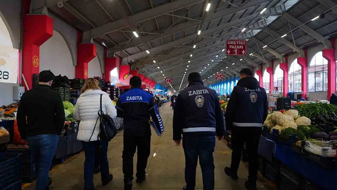 Zabıta ekipleri Pazar yerinde denetim yaptı