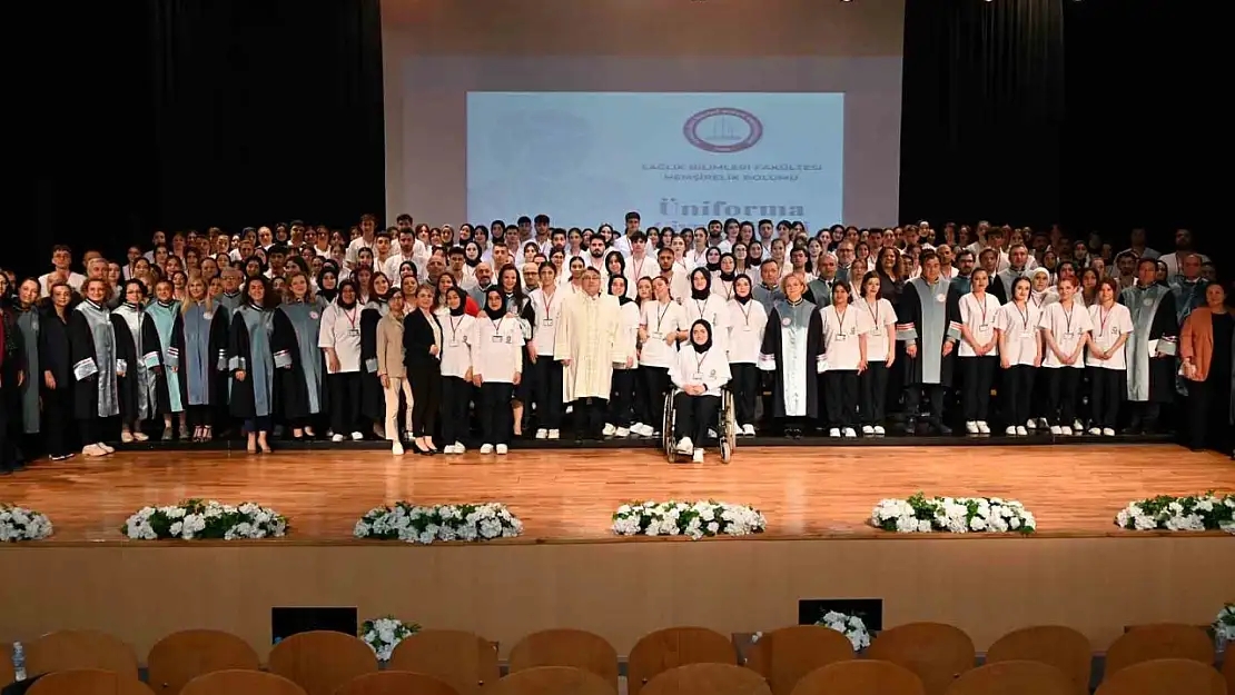 ZBEÜ Hemşirelik Bölümü öğrencileri üniformalarını giydi