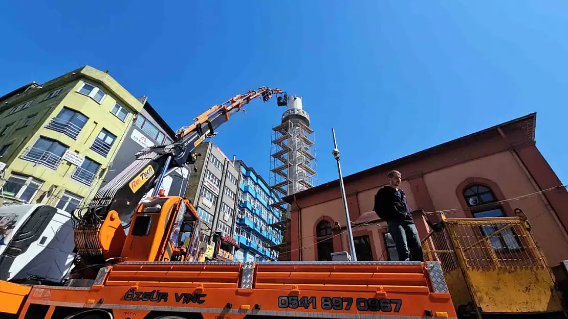 Zonguldak'ta 100 yıllık caminin minaresi risk nedeniyle yıkılıyor