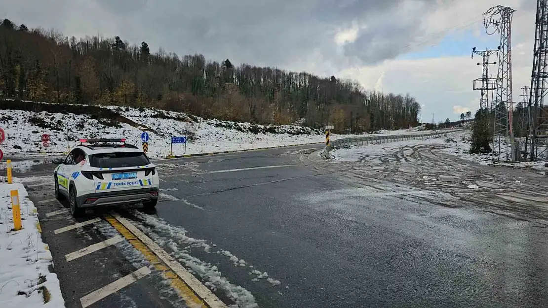 Zonguldak'ta kar yağışı sonrası güzergahlar ulaşıma açıldı