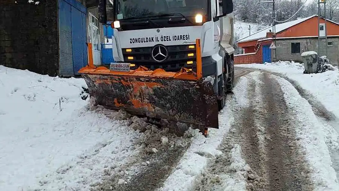 Zonguldak'ta karla mücadele çalışmaları sürüyor