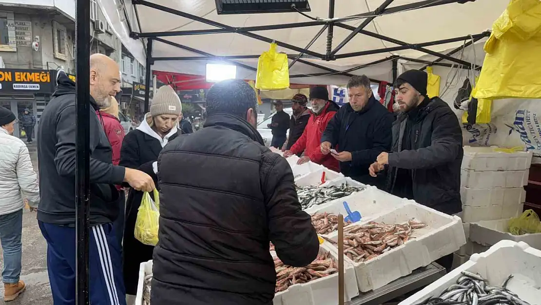 Zonguldak'ta kilosu 75 liradan satılan istavrite rağbet