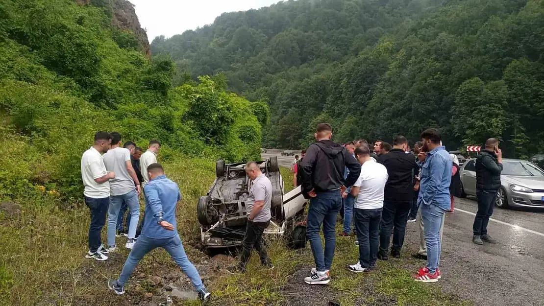 Zonguldak'ta otomobil taklalar atarak durabildi