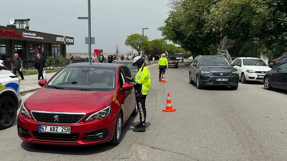 Zonguldak'ta trafik denetimi sürücülere evrak kontrolü yapıldı