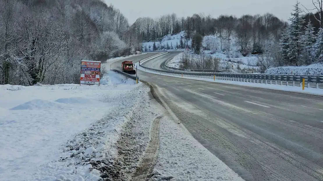 Zonguldak'ta yüksek kesimlerde kar yağışı etkili oldu