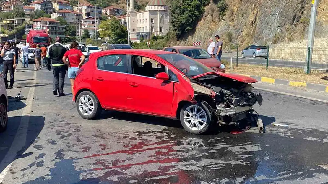 Zonguldak'ta zincirleme trafik kazasında 5 araç birbirine girdi
