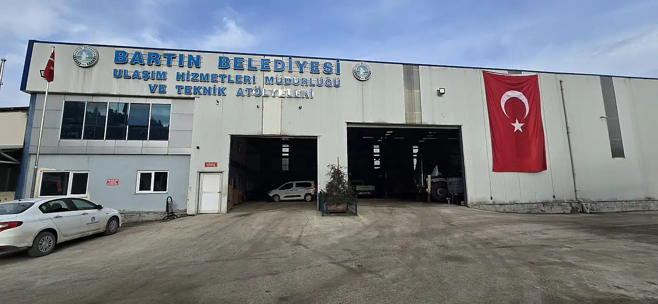 Provokasyona Ay Yıldızlı Duruş