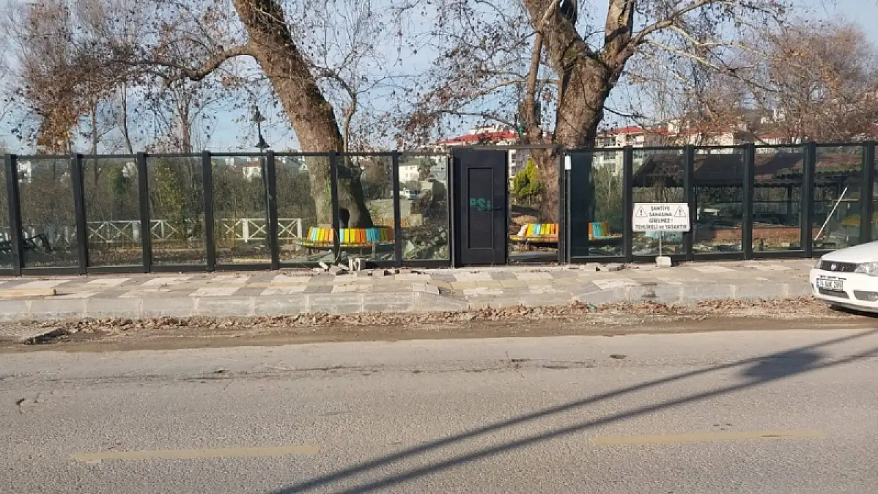 SÖZLER VERİLDİ, YILLAR GEÇTİ, ÖMÜRLER TÜKENDİ