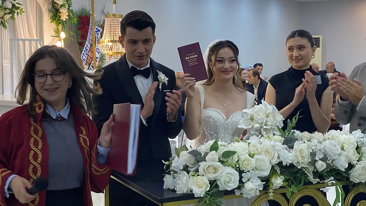 Müzeyyen ve Ümit Can Çifti Dünyaevine girdi