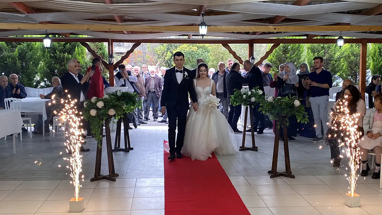 Müzeyyen ve Ümit Can Çifti Dünyaevine girdi