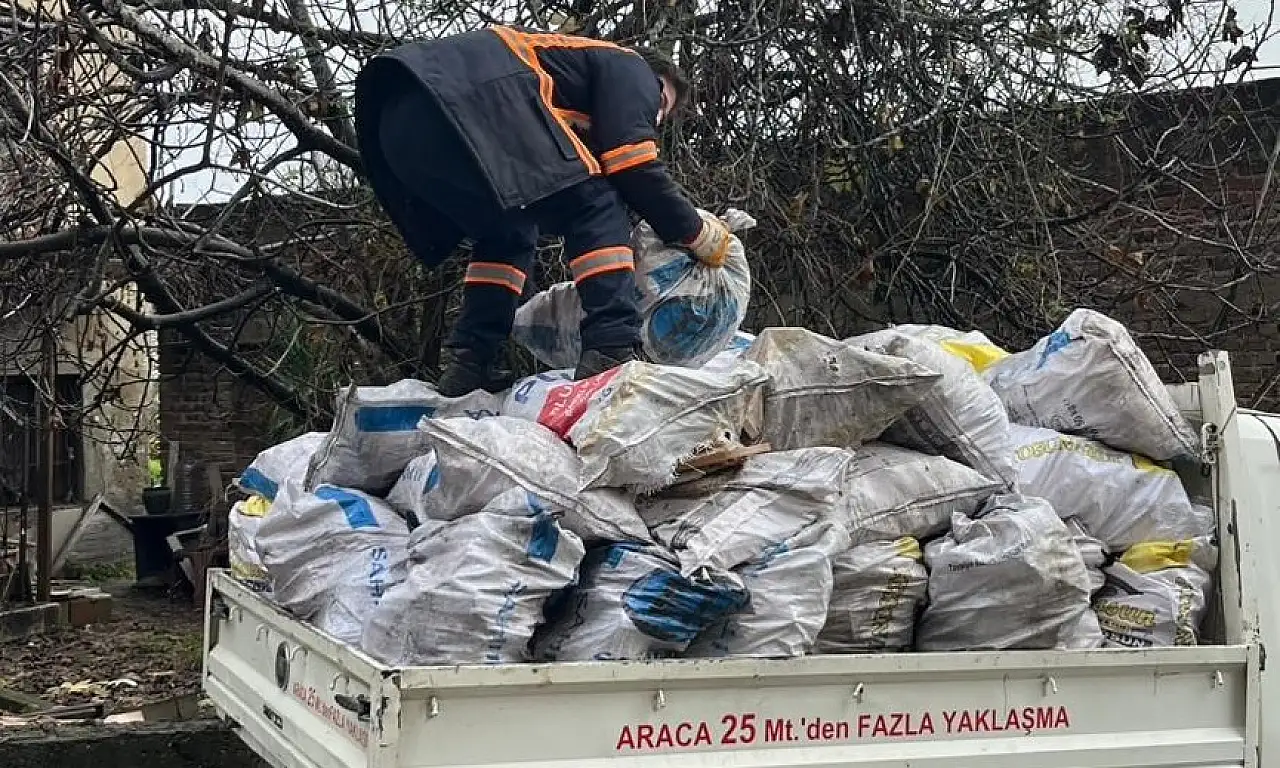 İhtiyaç sahibi ailelere odun desteği