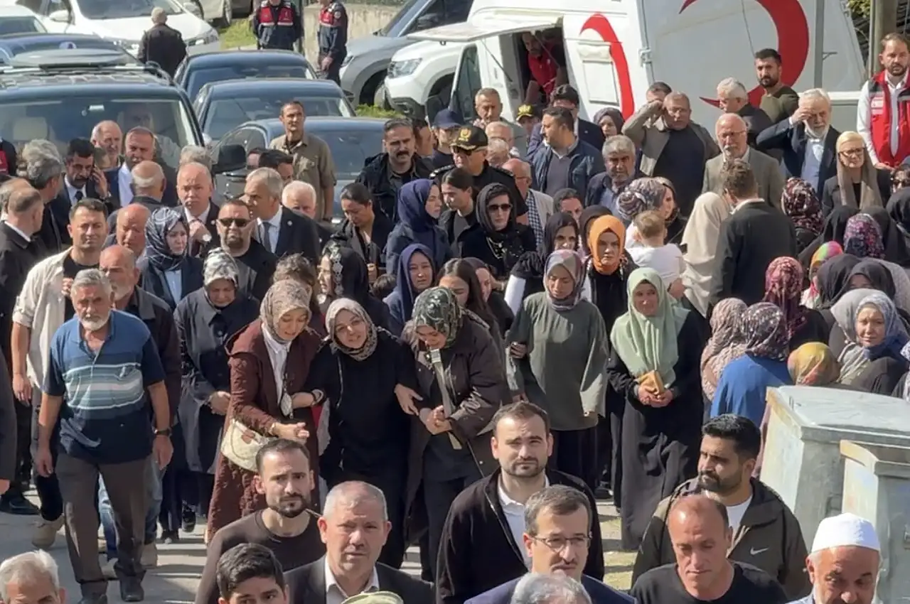 Minik Sare dualarla ahirete uğurlandı
