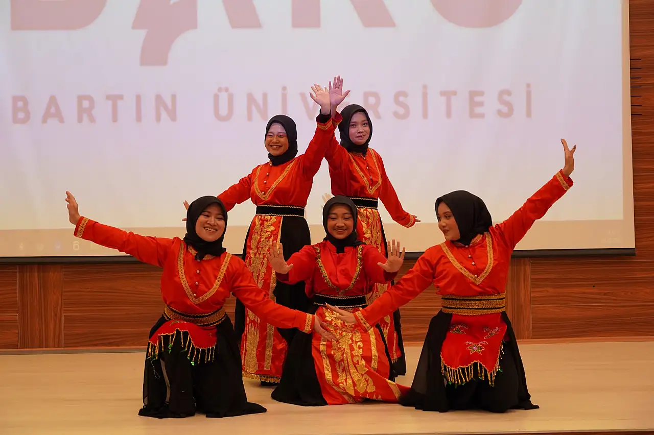 BARÜ'de farklı kültürler bir araya geldi