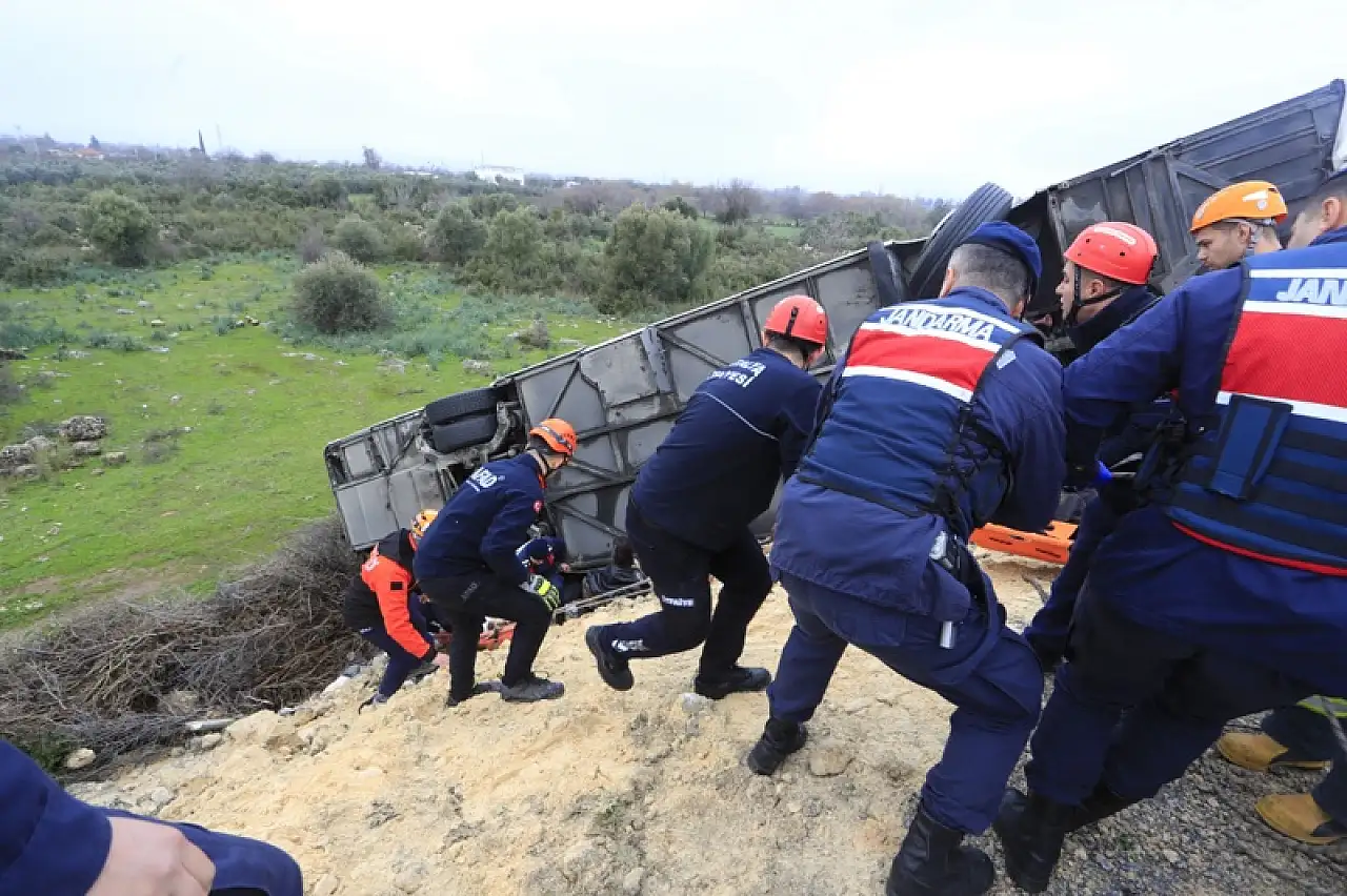 Yolcu Otobüsü Kaza Yaptı