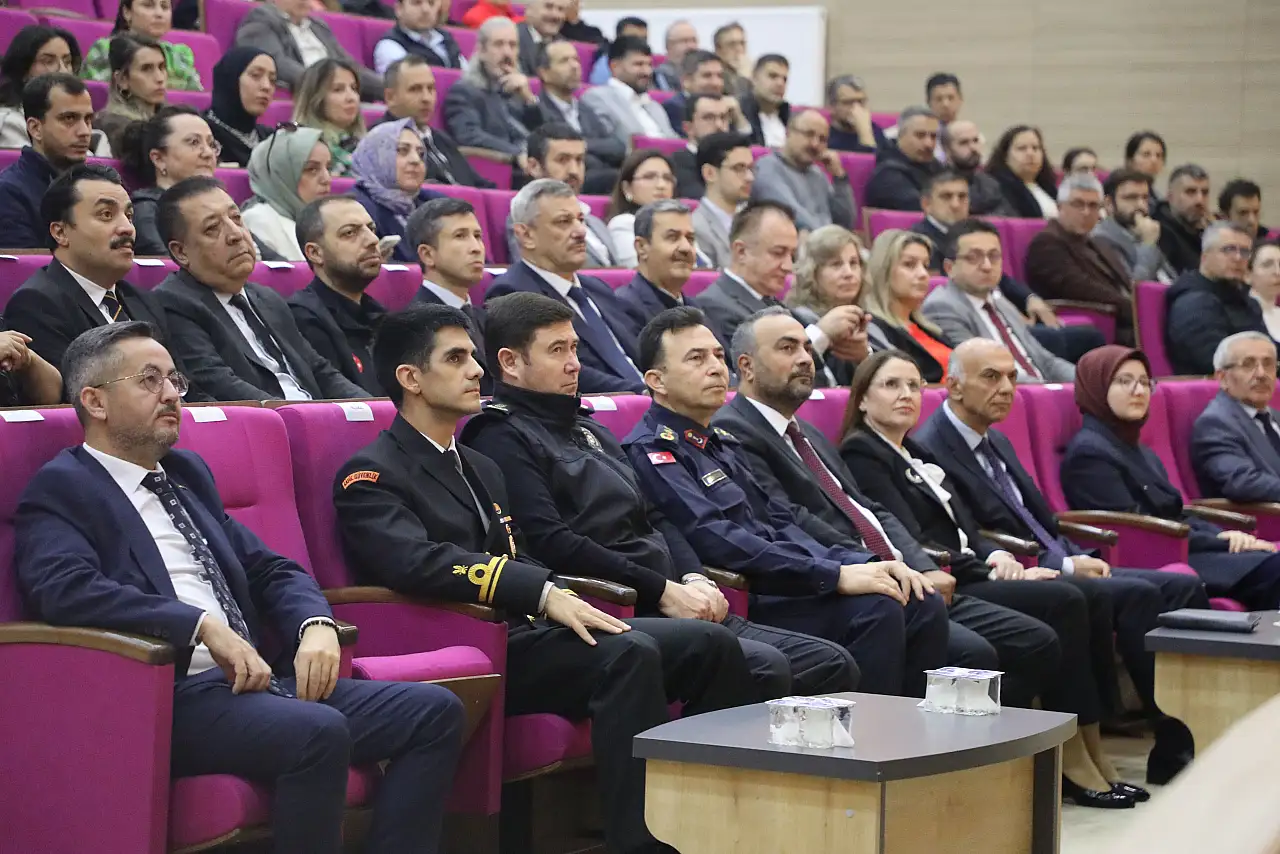 BARÜ'de Protokol Kuralları Eğitimine yoğun ilgi