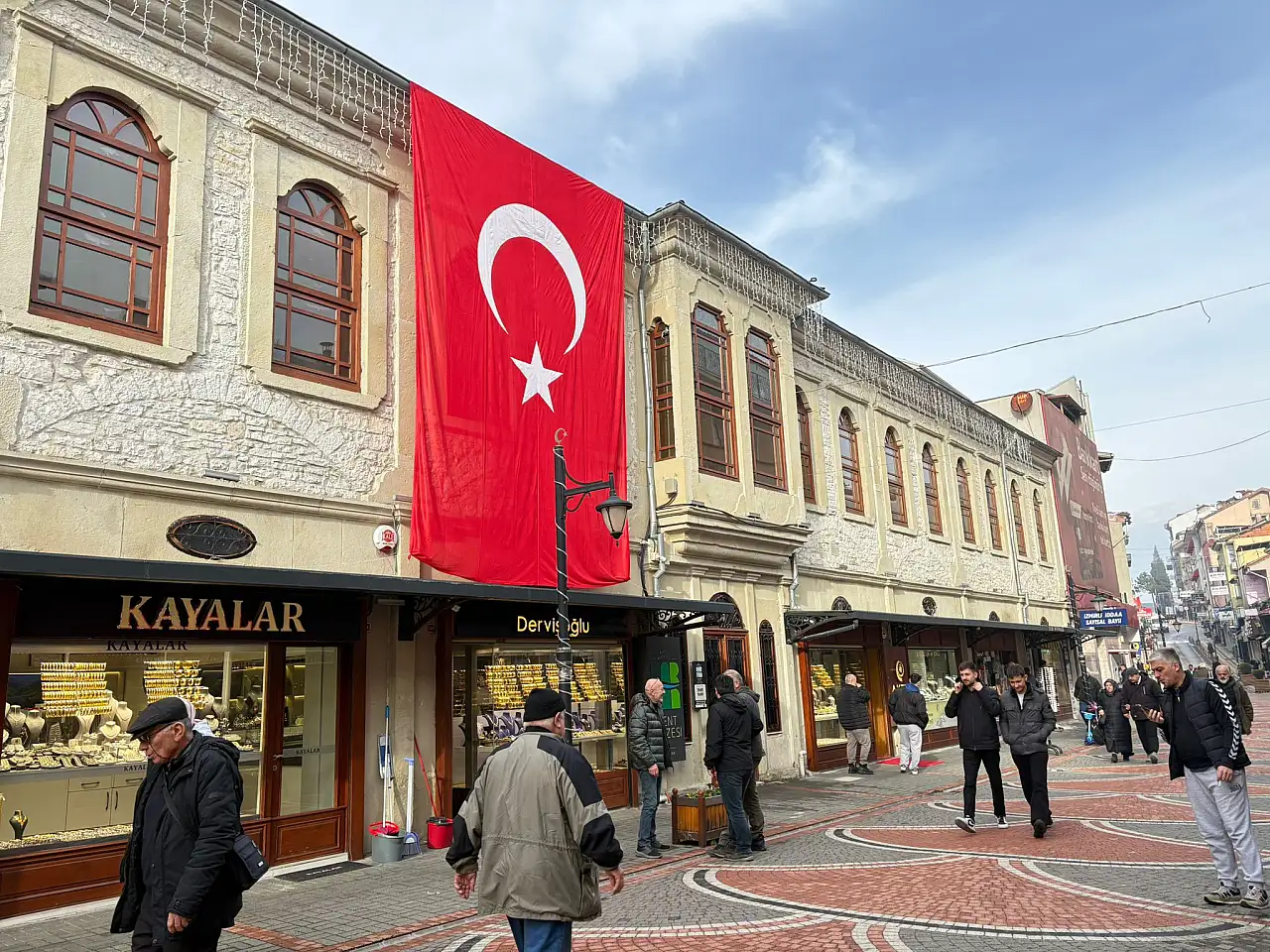 Provokasyona Ay Yıldızlı Duruş